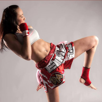 Emma Bragg Thai Boxing Champion